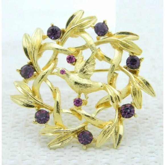 Vintage Jewelry - VTG Gold Tone Purple Rhinestone Bird Wreath Pin Brooch